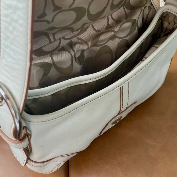 Vintage Coach Soho 9247 White Leather Shoulder Bag Y2K Buckle Purse CleanClassic - Picture 9 of 10